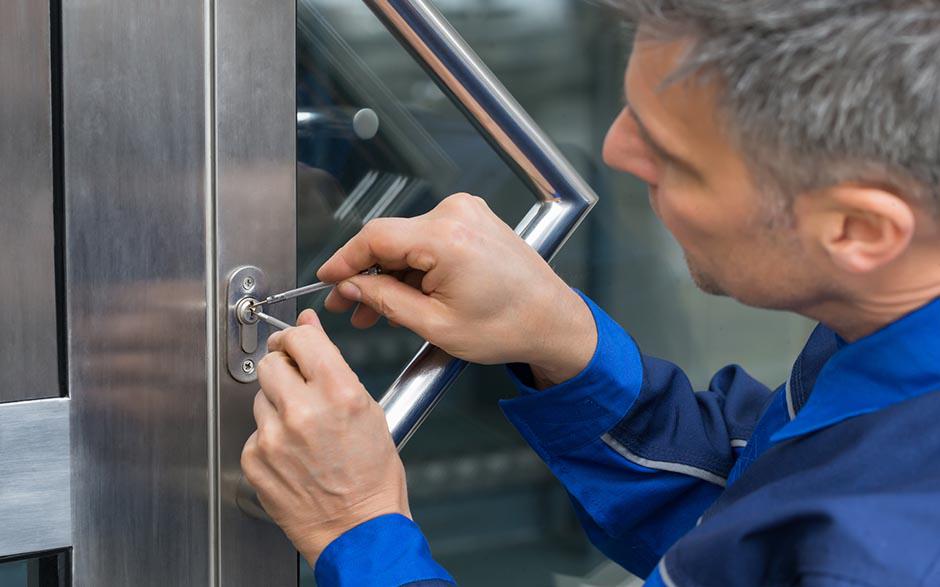 haut professionnalisme serrurier prix changement serrure Saint-Germain-en-Laye
